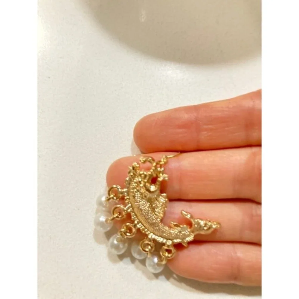 Exquisite Ming Dynasty imitation Pearl‎ Earrings Resembling Asian Arowana new